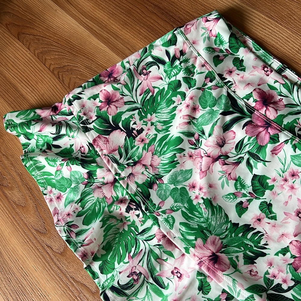 Tommy Bahama White Floral Green Pink Ruffled Golf Skort - Picture 3 of 7